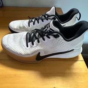 NIKE Mamba Focus Size 10